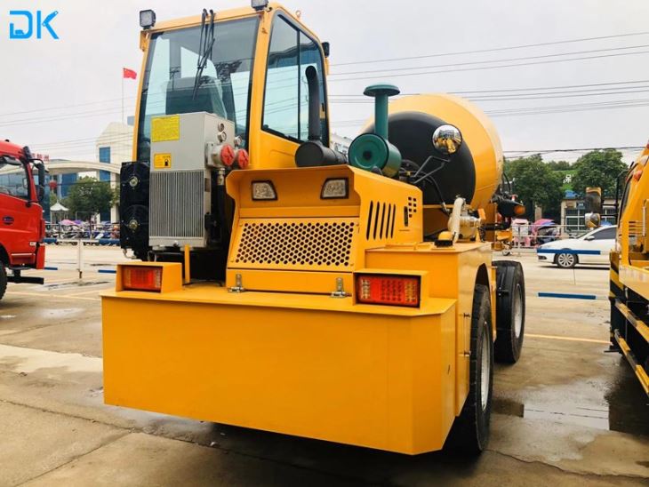 Self Loading Concrete Mixer