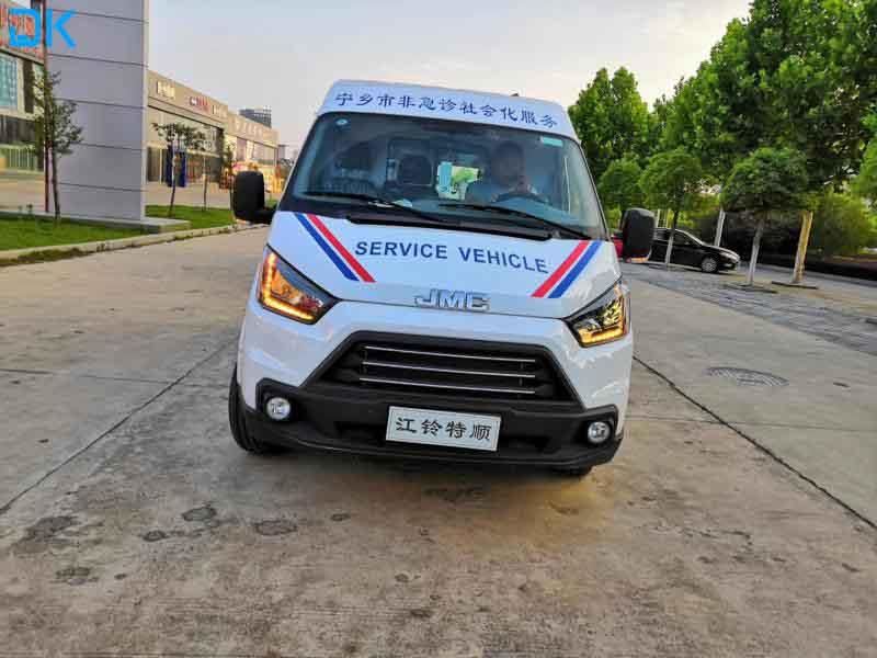 Razlika između vrste koja nije hitna (vozilo za dostavu invalida) i vrste hit...